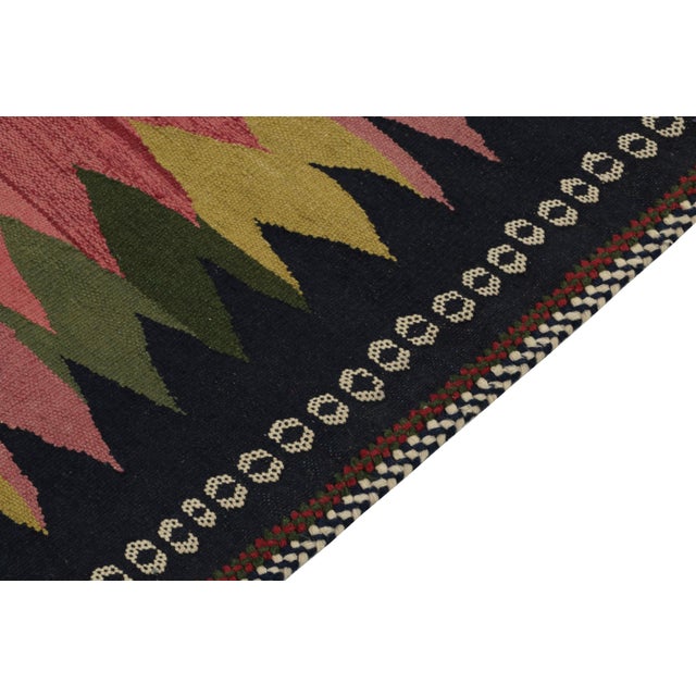 1980s 1980s Vintage Sofreh Kilim Rug in Pink With Green Medallion Pattern For Sale - Image 5 of 7