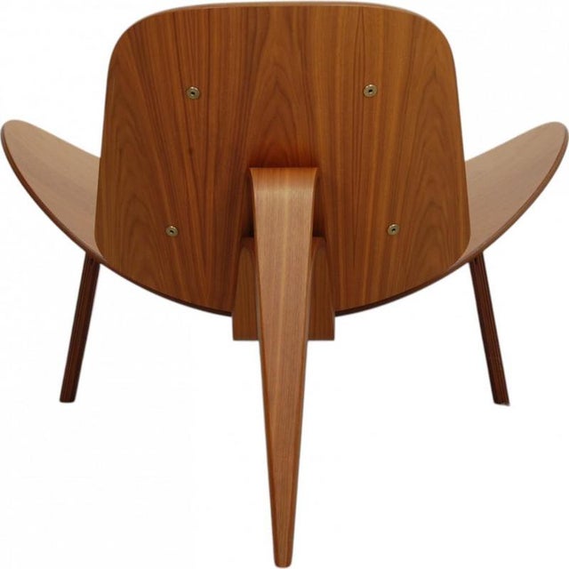 CH07 Shell Chair in Walnut by Hans Wegner For Sale - Image 3 of 18