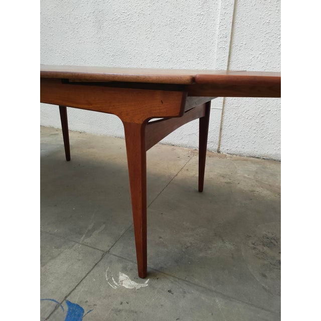 Mid-Century Modern Extendable Table in Teak, Denmark, 1980 For Sale - Image 10 of 11