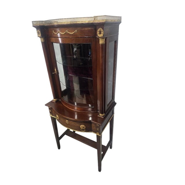Traditional Vintage Federal Style Mahogany Lighted Vitrine Curio Cabinet For Sale - Image 3 of 11