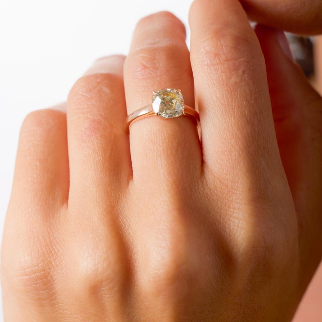 1970s Vintage Gia 2.21 Carat Old Mine Cut Diamond 18k Gold Solitaire Engagement Ring, Size 5.75 For Sale - Image 5 of 7