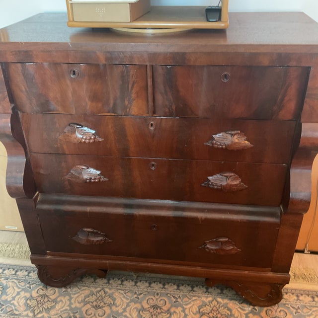 1840s Hardwood Chest of Drawers. American Empire Period. S-Shaped Scroll Pillars. Handcarved Fruit and Leaf Wooden Pulls. For Sale - Image 13 of 15