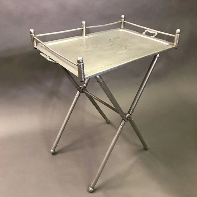 Hollywood Regency 1940s Hollywood Regency Mary Wright for Everlast Metal Products Brushed Aluminum Folding Tray Table For Sale - Image 3 of 8
