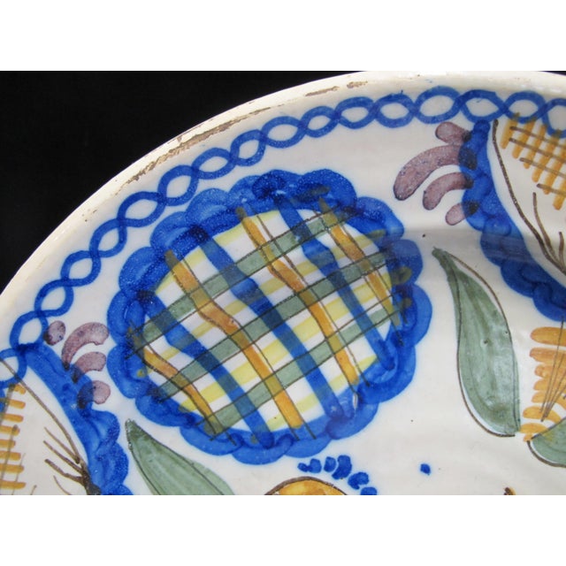 French Faience Majolica Pottery Bird 12 1/2" Serving Plate or Shallow Bowl For Sale - Image 4 of 8