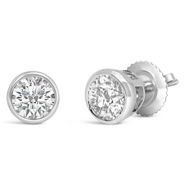 These luxurious earrings are a must-have for any woman who appreciates quality and style. Made from 14K white gold, they...