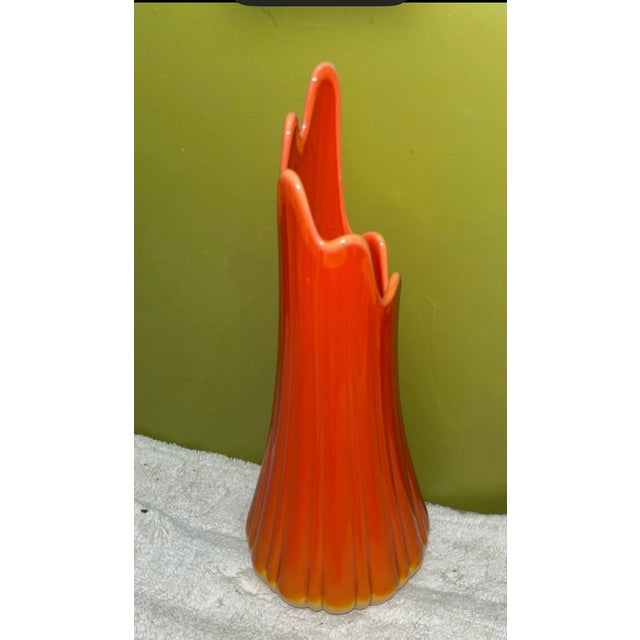 Mid-Century Modern 1960s Le Smith Bittersweet Swung Vase For Sale - Image 3 of 12