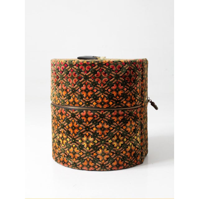 1960s Carry-All by Munro Cut Velvet Jacquard Wig Case For Sale - Image 6 of 17
