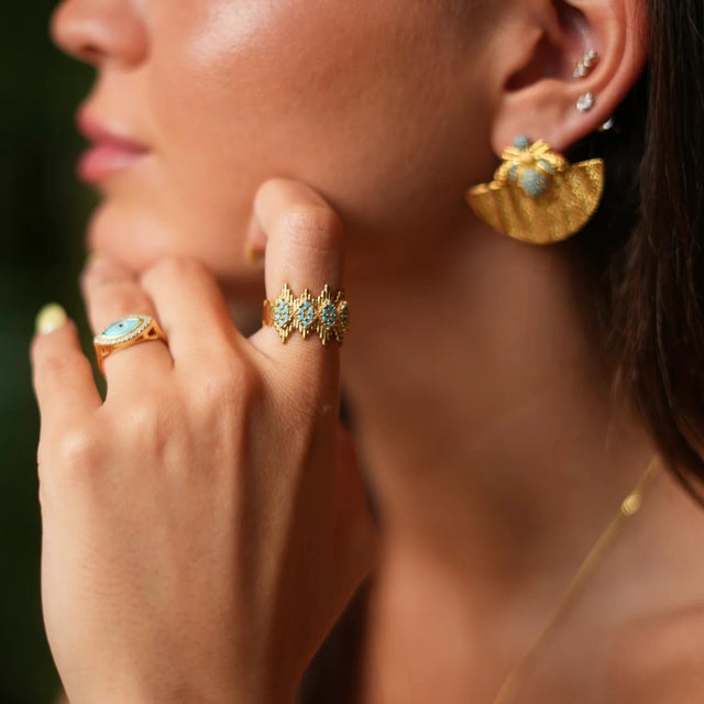 Turquoise Stone & Gold Crown Adjustable Statement Ring, a luxurious and elegant piece designed to add a touch of royalty...