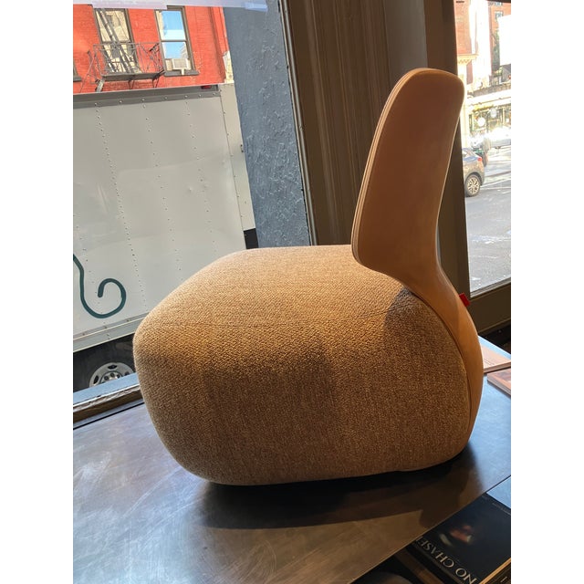 “Blooms like a fleshy flower designed with essential lines” It is the softness that characterizes NOA, so full and...