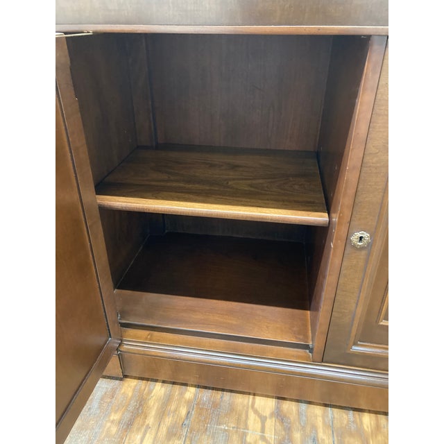 Wood Late 20th Century Kindel Furniture Flip Top Rolling Dry Bar Server Cabinet For Sale - Image 7 of 18