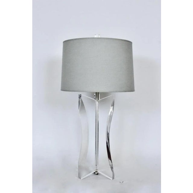 Modern 1970s Tall Herbert Ritts Astrolite Clear Lucite "Tri Fin" Table Lamp For Sale - Image 3 of 13