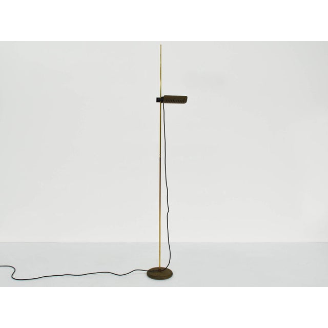 1970s Alogena 626 Floor Lamp with Gilt Stem and Olive Lampshade by Joe Colombo for Oluce, Italy, 1970s For Sale - Image 5 of 8