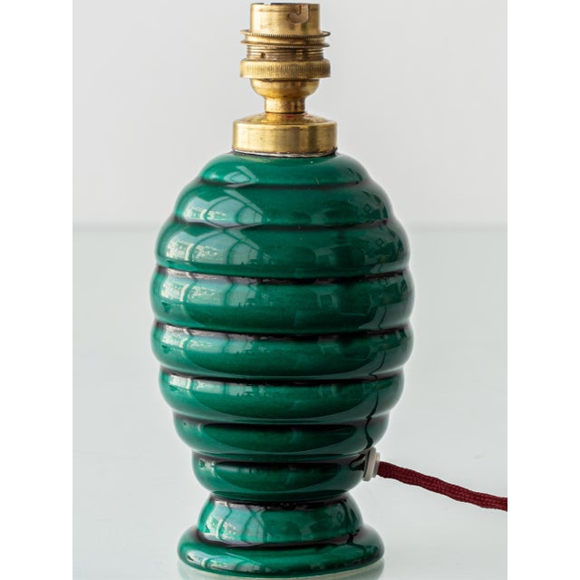 Forest Green Art Deco French Emerald Green Ceramic Table Lamp with Ruby Silk Shade, 1930s For Sale - Image 8 of 14