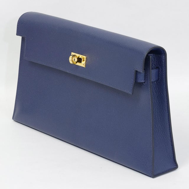 Contemporary Hermès Kelly Cut Bleu Encre Chèvre Mysore Gold Hardware 2021 For Sale - Image 3 of 8