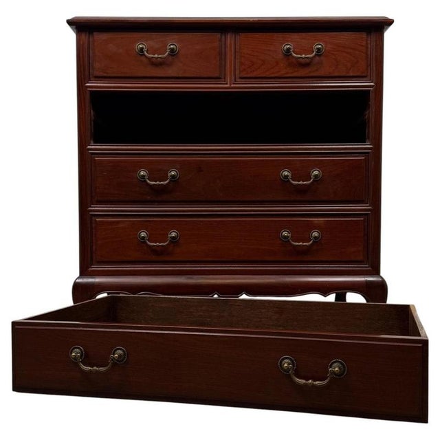 Traditional Mahogany Chest of Drawers For Sale - Image 3 of 12