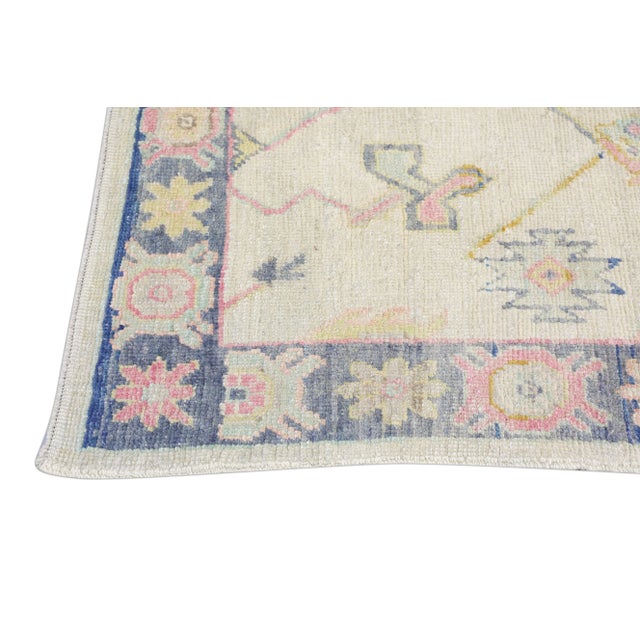 21st Century Oriental Handwoven Light Grey Turkish Oushak Rug 5'7" X 5'6" For Sale In Houston - Image 6 of 9
