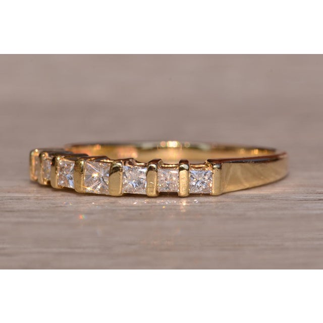 1990s The Kerwin Road: Bar Set Princess Cut Natural Diamond Ring in Yellow Gold For Sale - Image 5 of 11