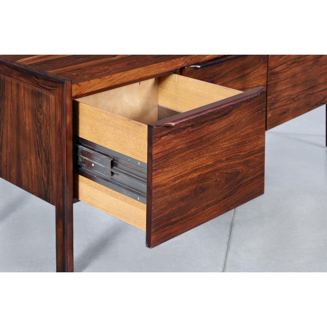 Wood 1960s Danish Modern Brazilian Rosewood Credenza For Sale - Image 7 of 14
