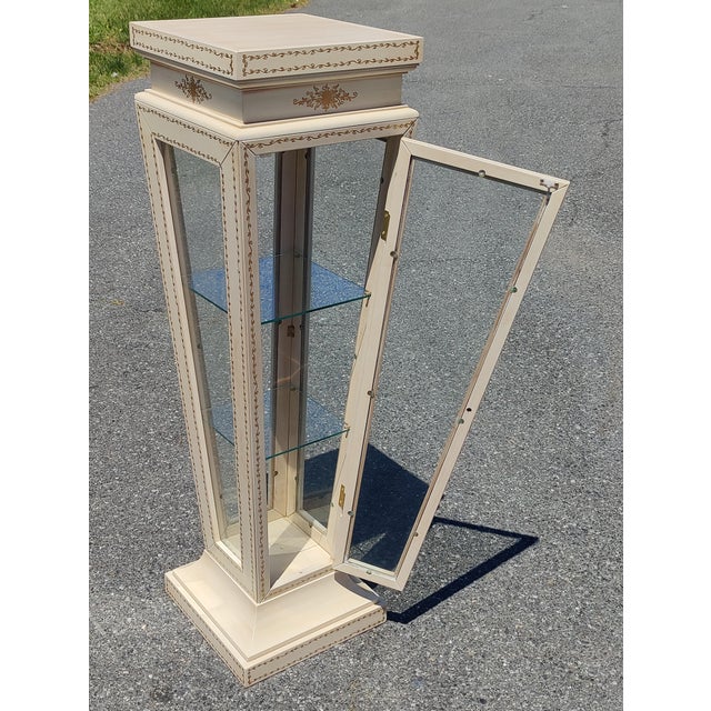 Vintage White Curio/Display Cabinet For Sale In Washington DC - Image 6 of 6