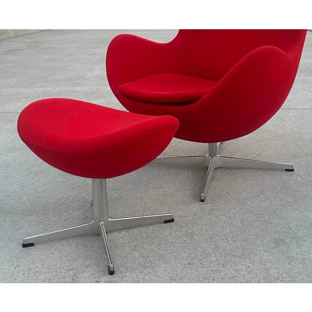 Fritz Hansen Arne Jacobsen Egg Chair With Ottoman Fritz Hansen Made in Denmark For Sale - Image 4 of 9