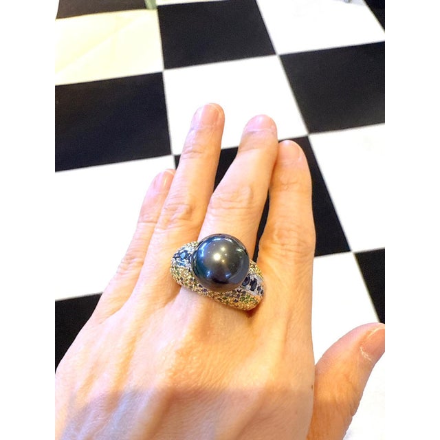 Bochic “Orient” Vintage South Sea Pearl & Fancy Blue Sapphires Ring Set 18K Gold For Sale - Image 4 of 8