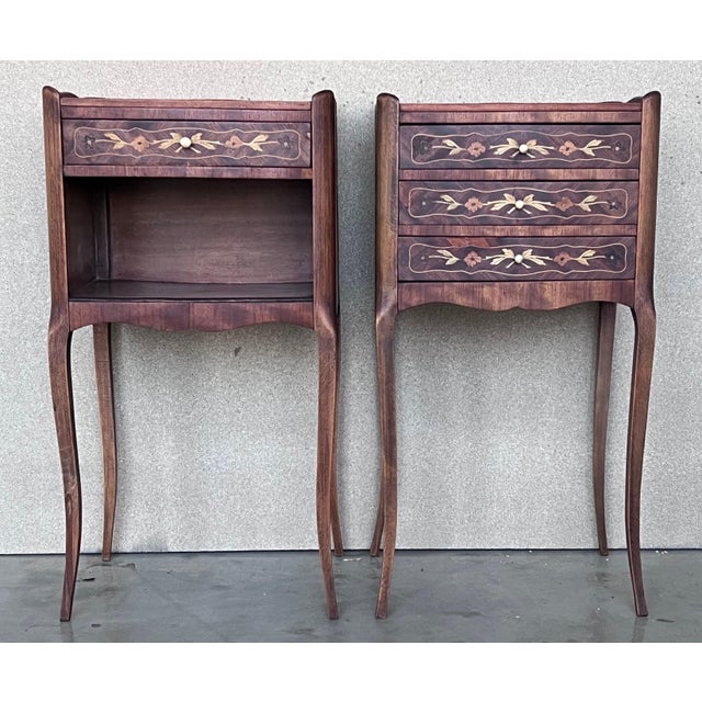 20th Century Pair of Marquetry Darkness Walnut Nightstands Tables with Drawers For Sale - Image 9 of 18