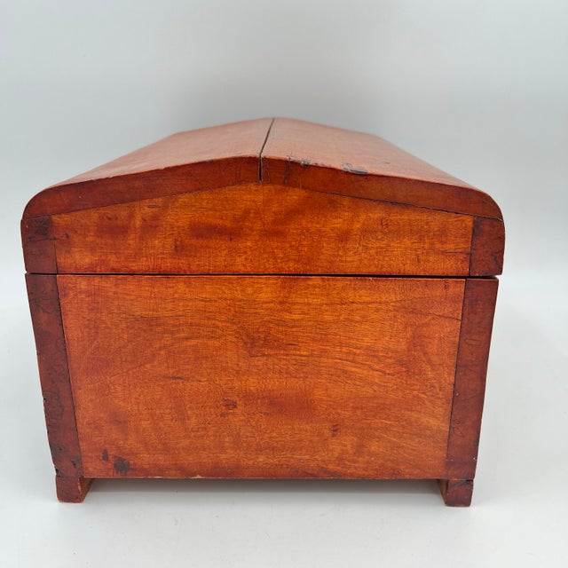 Early 20th Century Early 20th Century Tiger Maple Rustic Footed Box With Domed Lid and Gold Tassel For Sale - Image 5 of 12