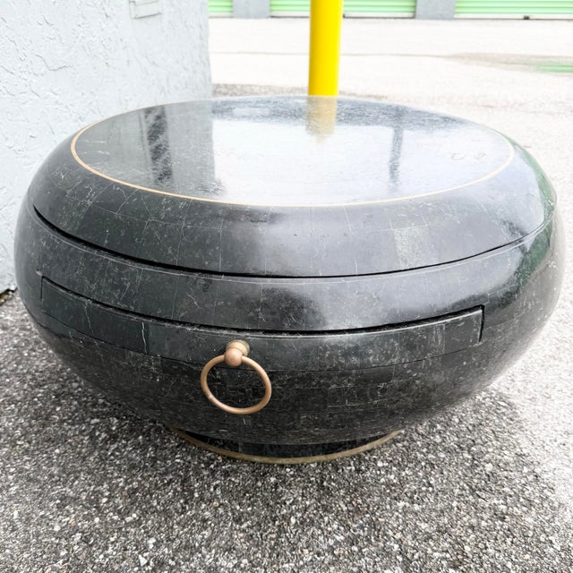 Postmodern Black Tessellated Stone Swivel Top Coffee Table With Extension and Brass Inlay For Sale In West Palm - Image 6 of 9