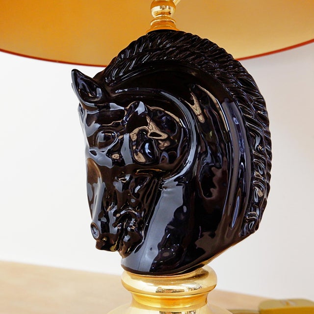 Table lamp - Maison Charles style Measures : 17x13cm - H : 52cm Lampshade : Ø 36cm Vintage horse-head table lamp. It...