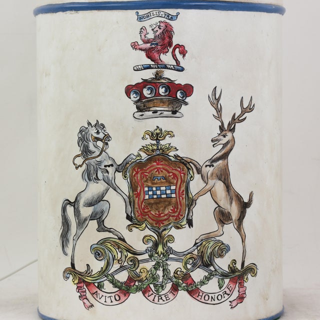 Metal Pair Vintage White Hand Painted Tole Tea Caddy Lamps Heraldic Crest Motif Table Lamps For Sale - Image 7 of 12