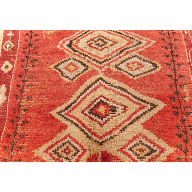 1950s Doris Leslie Blau Moroccan Vintage Tribal Warm Tan Hand-Knotted Wool Rug For Sale - Image 5 of 7