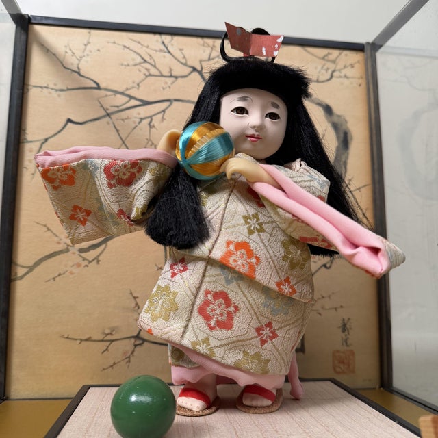 Hina-Ningyō Girl with Temari Ball Doll with Glass Display Case, 1970s For Sale - Image 9 of 12