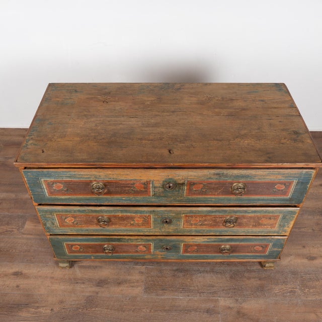19th-Century Original Hand-Painted Pine Chest of Three Drawers For Sale - Image 4 of 14