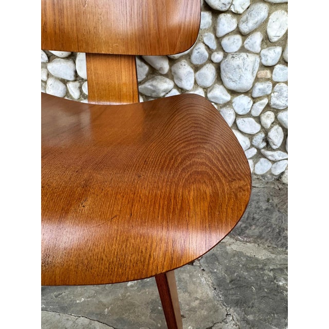 Brown DCW Dining Chair in Walnut by Charles and Ray Eames for Herman Miller, 1950s For Sale - Image 8 of 17