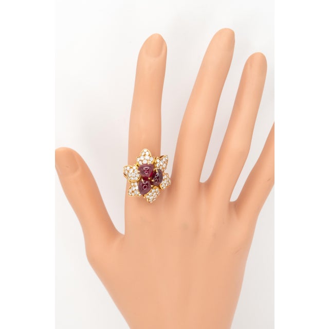 1980s French 18k Yellow Gold Ruby and Diamond Ring, Size 5.75 For Sale In New York - Image 6 of 12