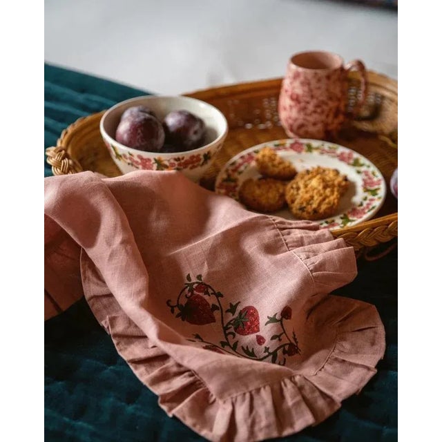 English Sharland England Fraises des Bois Ruffled Napkins in Dusty Pink - Set of 4 For Sale - Image 3 of 3