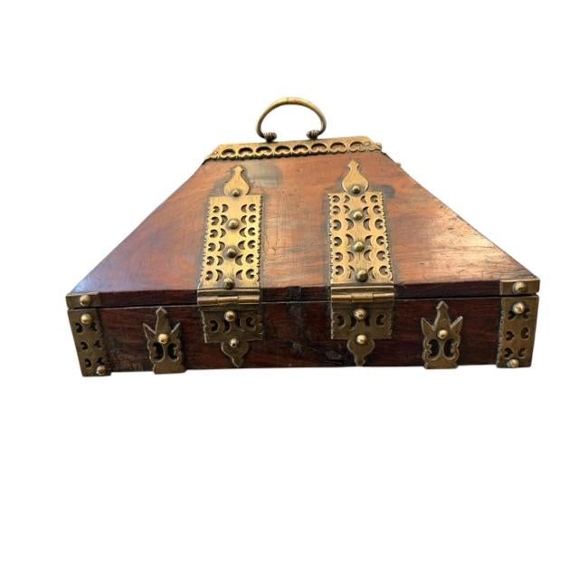 Traditional 18th Century Brass Mounted and Lacquered “Marriage” Dowry Box. For Sale - Image 3 of 7