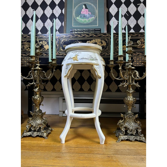 1980s Chinoiserie Mother-of-Pearl Inlaid Tall Stool or Side Table With Glass Top, 25" For Sale - Image 4 of 17