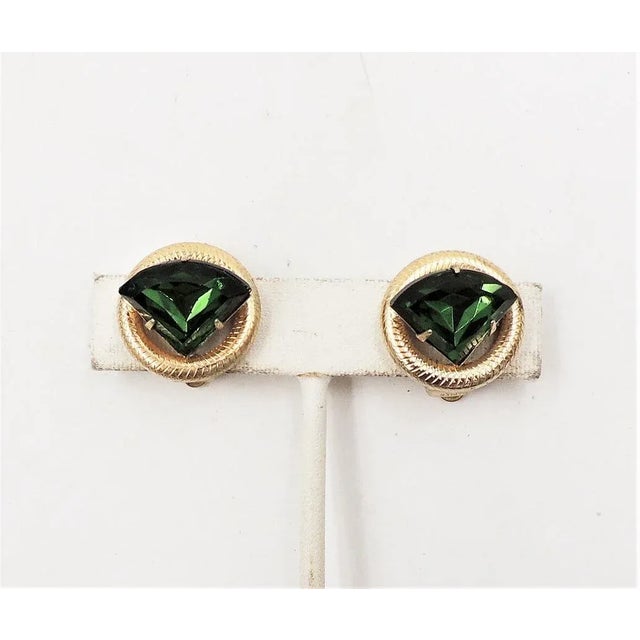 Vintage 1950s Signed Napier Faux-Emerald Clip Earrings - 2 Pieces For Sale In Philadelphia - Image 6 of 9