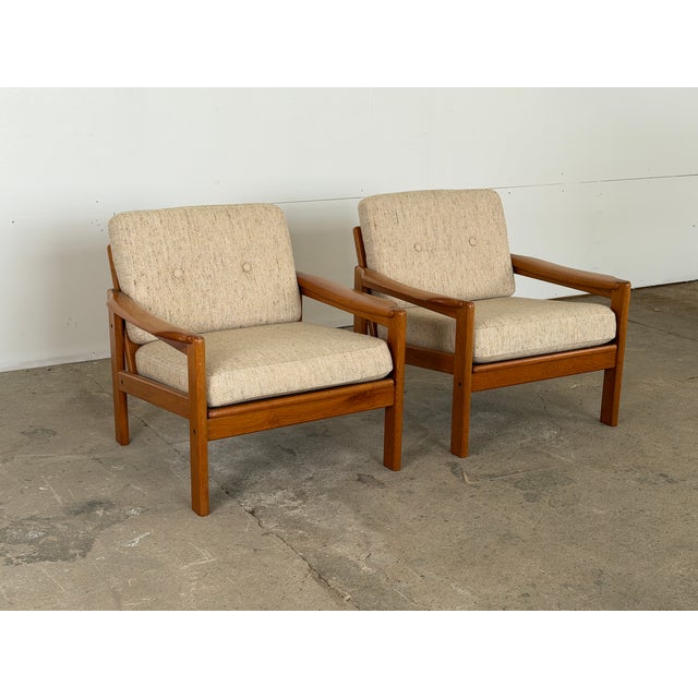 Mid-Century Modern Teak Lounge Chairs in Wool Bouclé, 1960s, Set of 2 For Sale - Image 4 of 12