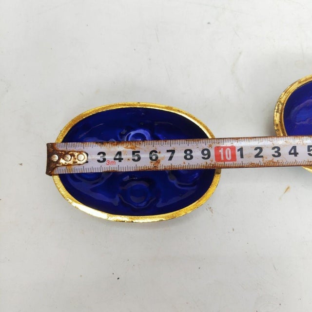 Metal Vintage Cloisonné Enamel Oval Trinket Box – White Ground With Red Floral Motif, Silver-Blue Interior For Sale - Image 7 of 9