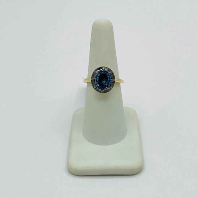 Gia No Heat Sri Lanka Blue Sapphire Oval Ring in Black Rhodium & 18k Yellow Gold, Size 6.5 For Sale In Los Angeles - Image 6 of 8