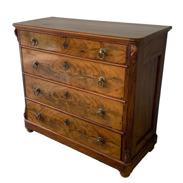 18th C. William and Mary Walnut Chest of Drawers For Sale - Image 9 of 10
