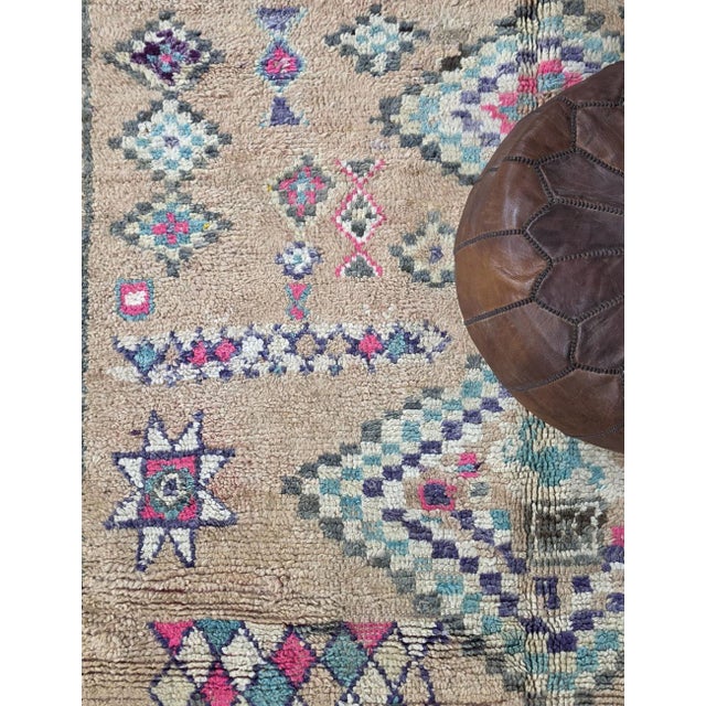 Peach Vintage Boujad Moroccan Rug - 10.5 X 6 Ft For Sale - Image 8 of 9