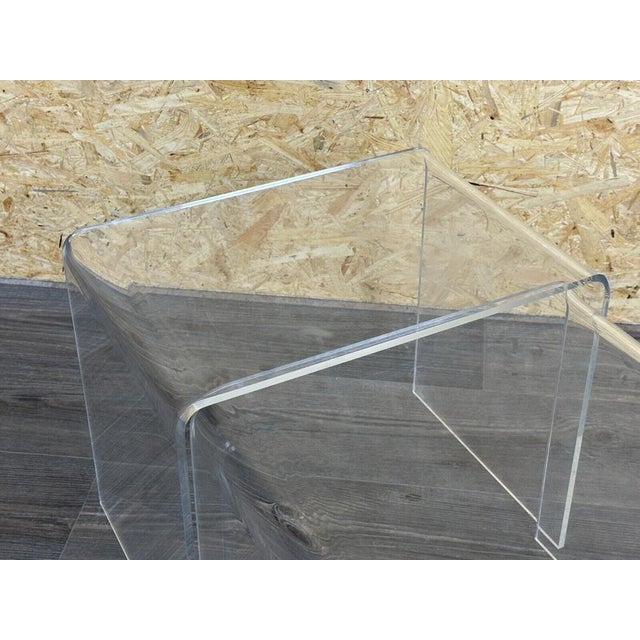 Space Age Nesting Tables in Acrylic and Plastic, 1970s, Set of 2 For Sale - Image 10 of 18