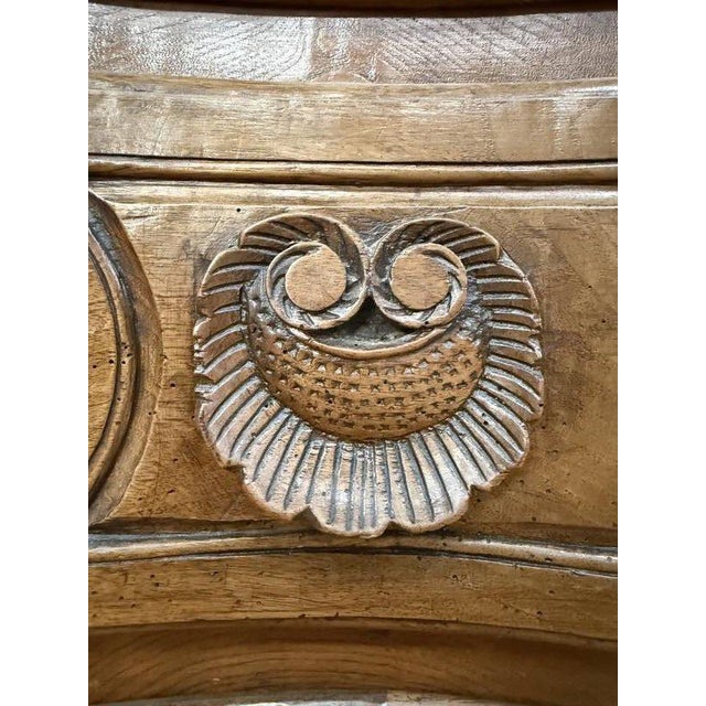 Louis XV Chest of Drawers in Walnut with Carved Shell Handles For Sale - Image 4 of 9