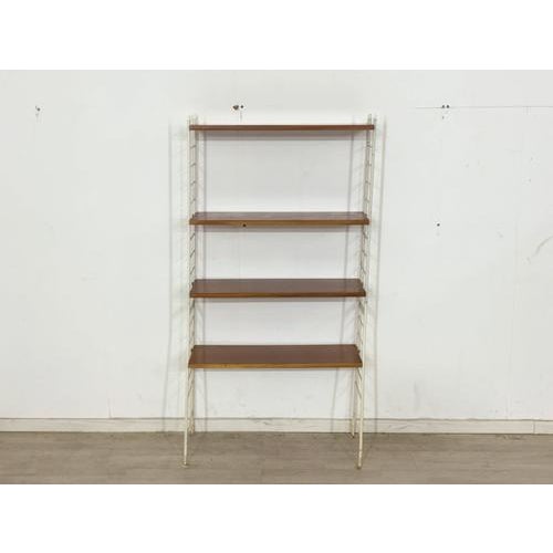 Stylish String shelving unit in a timeless mid-century design. This iconic shelving system impresses with its delicate...