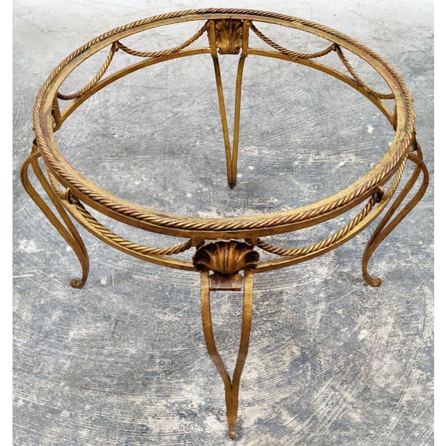 1950s Vintage Italian Mid-Century Modern Gilt Metal & Mirror Top Round Coffee Table For Sale - Image 5 of 11