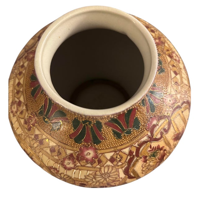 Vintage Satsuma Style Porcelain Lidded Temple Jars With Moriage and Gilt Detailing - A Pair For Sale - Image 10 of 12