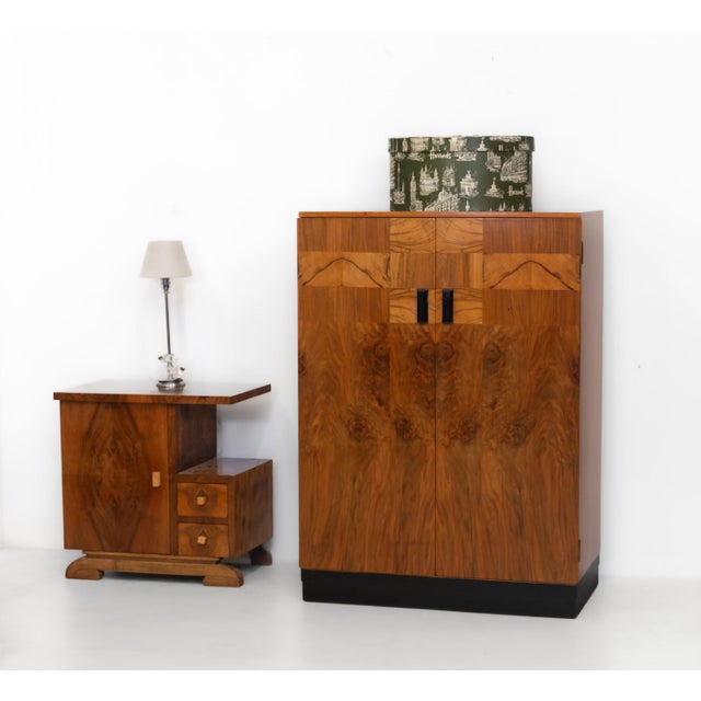 Art Deco highly figured walnut tallboy/compact wardrobe by Waring and Gillow. Circa 1930s. The tallboy is in excellent...